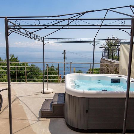 Stunning Apartment In Moscenicka Draga Bagian luar foto