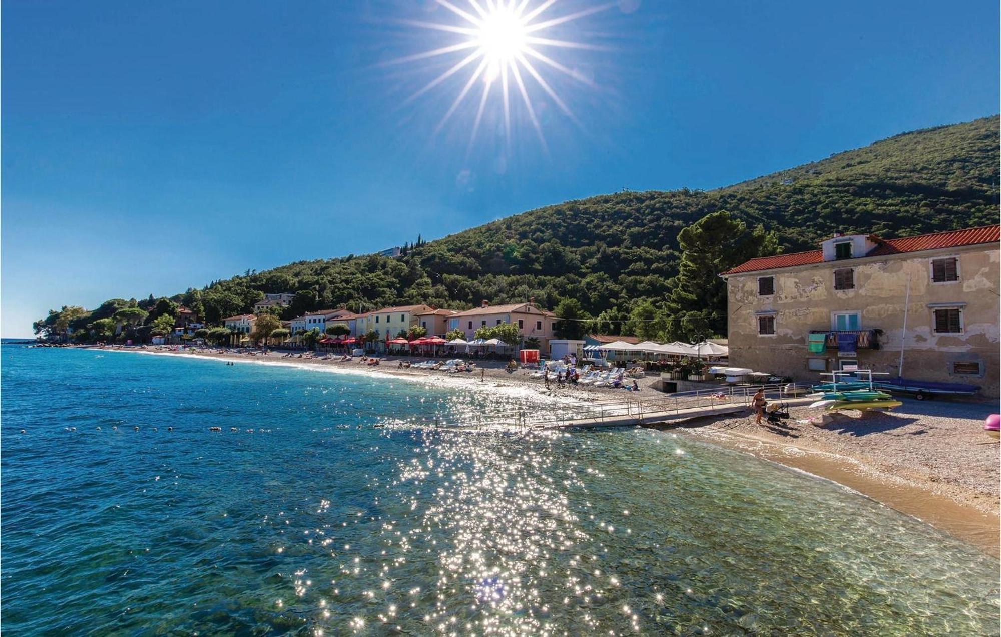 Stunning Apartment In Moscenicka Draga Bagian luar foto