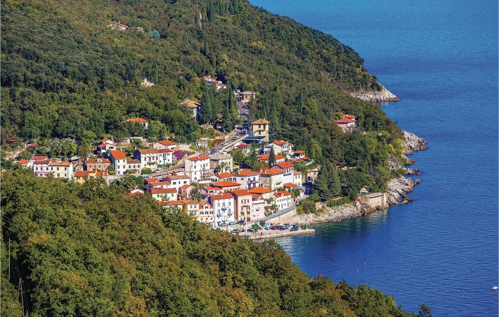 Stunning Apartment In Moscenicka Draga Bagian luar foto