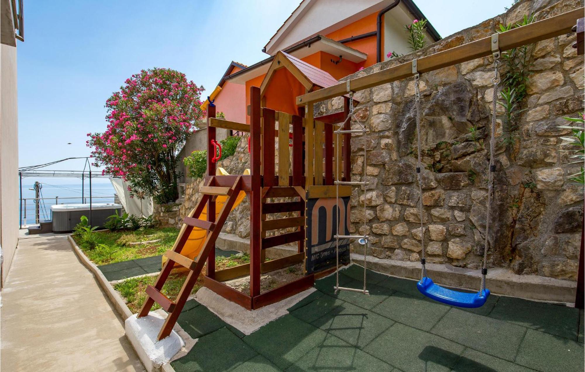 Stunning Apartment In Moscenicka Draga Bagian luar foto