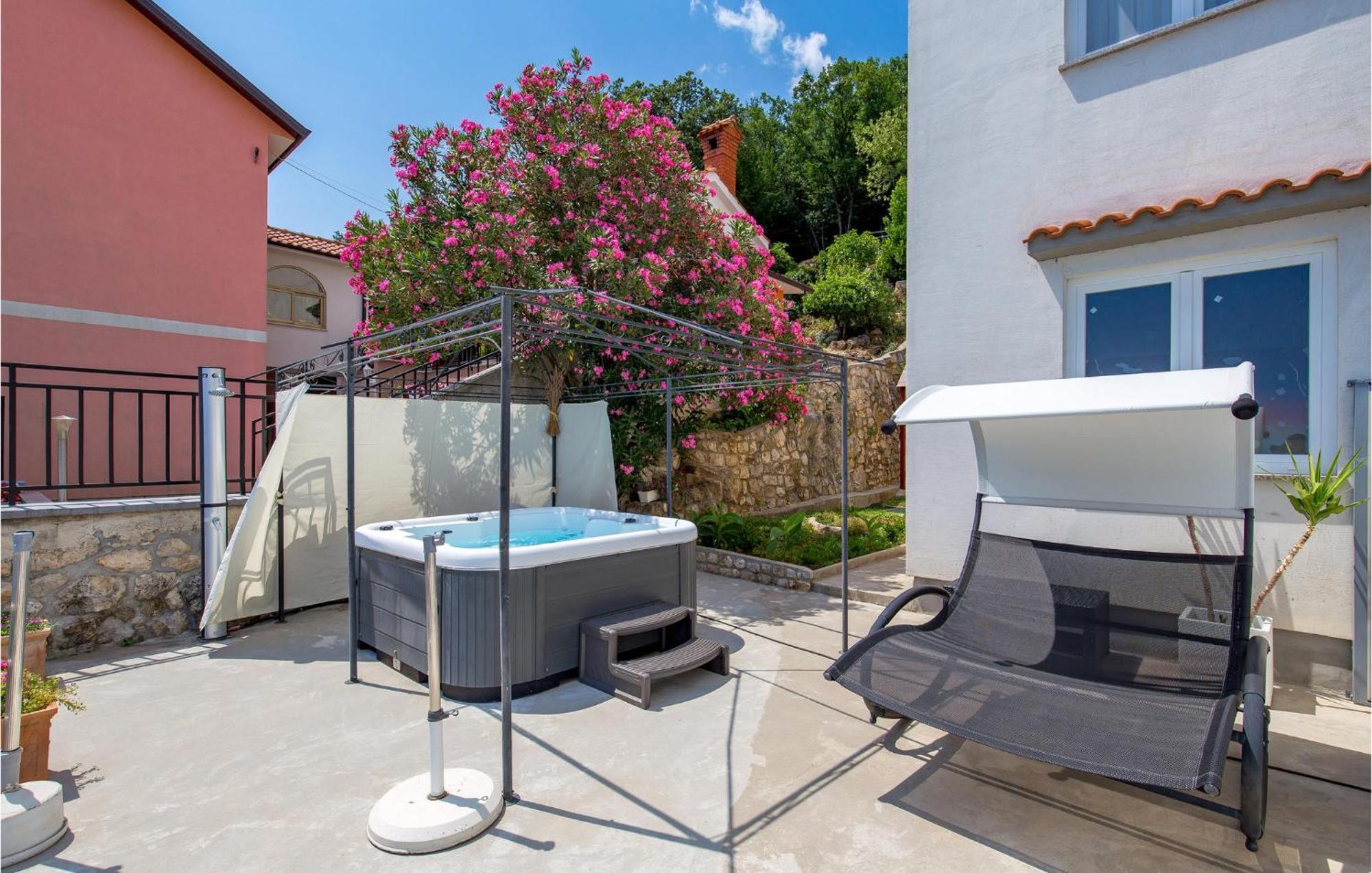 Stunning Apartment In Moscenicka Draga Bagian luar foto