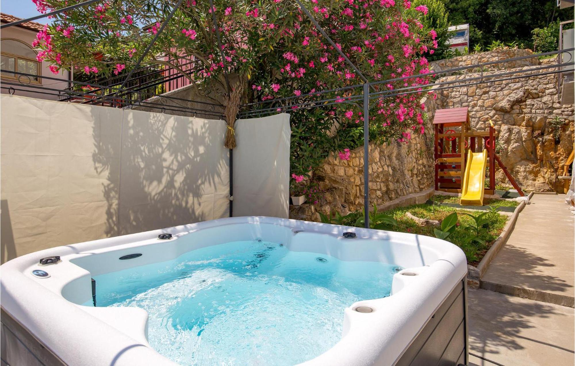 Stunning Apartment In Moscenicka Draga Bagian luar foto
