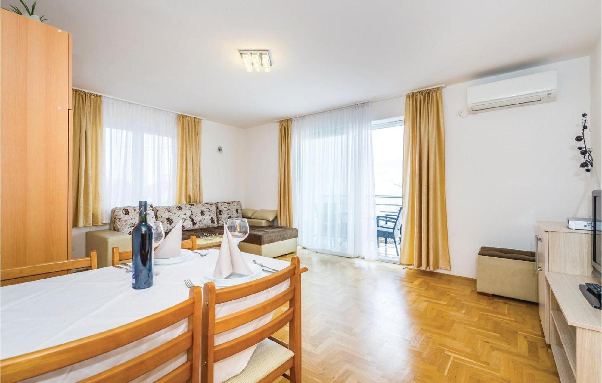 Stunning Apartment In Moscenicka Draga Bagian luar foto